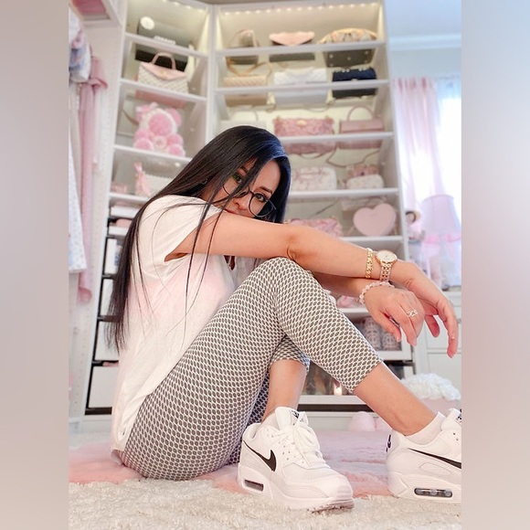 Stylish Butt Lift Gray and White Ruched Gym Leggings Size Medium - Picture 7 of 7